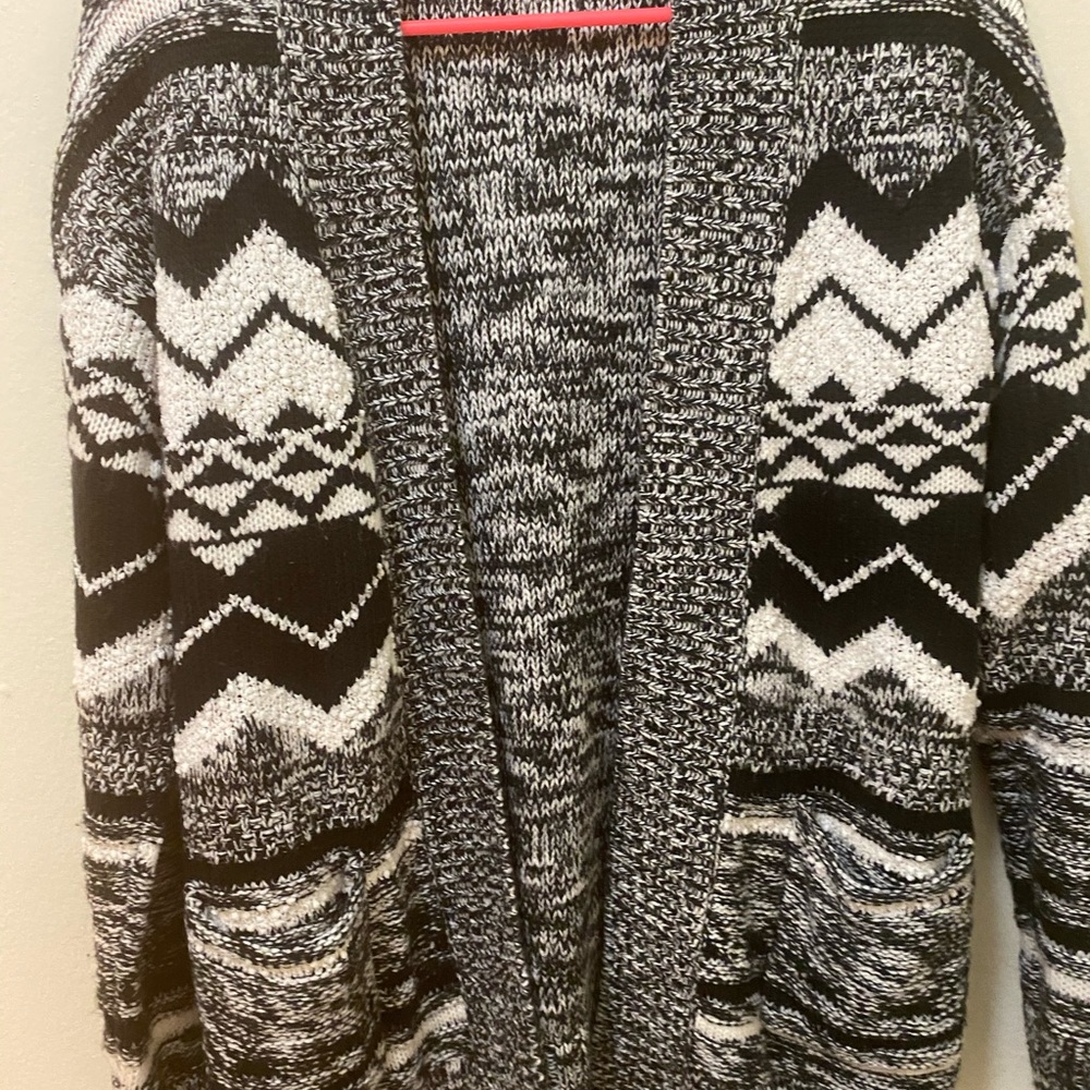 Detailed black and white cardigan size L.
